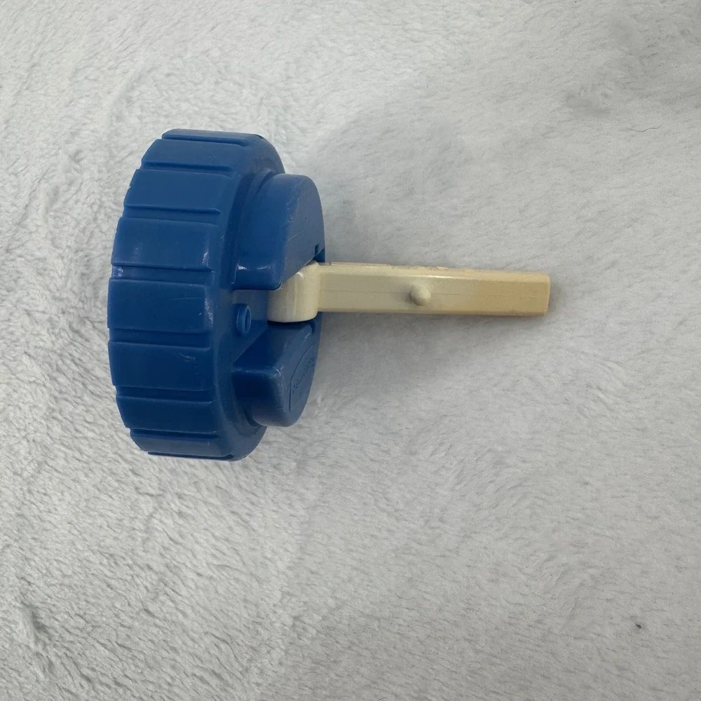 Vintage Rubbermaid 1 Pint Sippin Saver Plastic Bottle Blue Flip Top Straw Lids